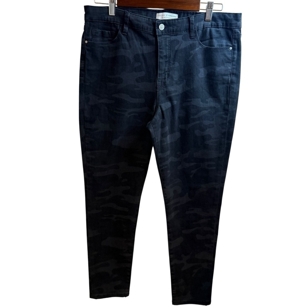 Social Standard by Sanctuary Black Camo High Rise Skinny Ankle Jeans